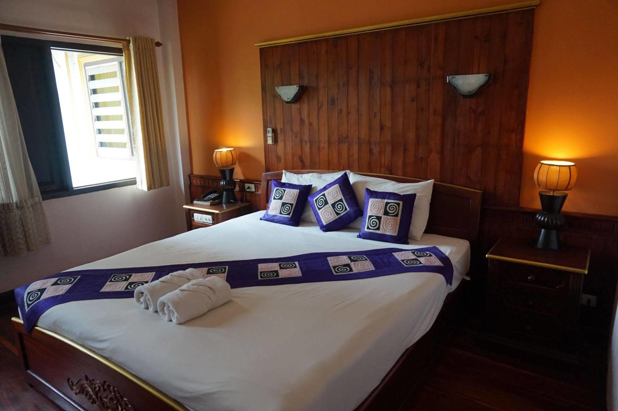 E-Outfitting Vang Thong Hotel Luang Prabang Exterior photo